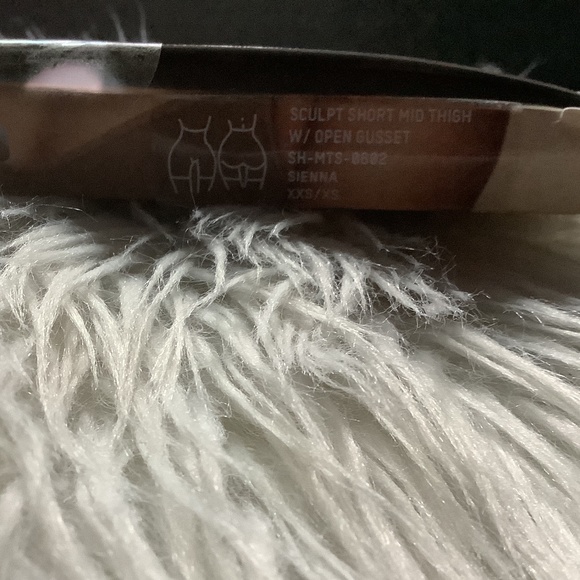 Skims Nwt short mid thigh with open gusset - Picture 6 of 8